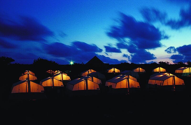 Zeltlager bei Nacht